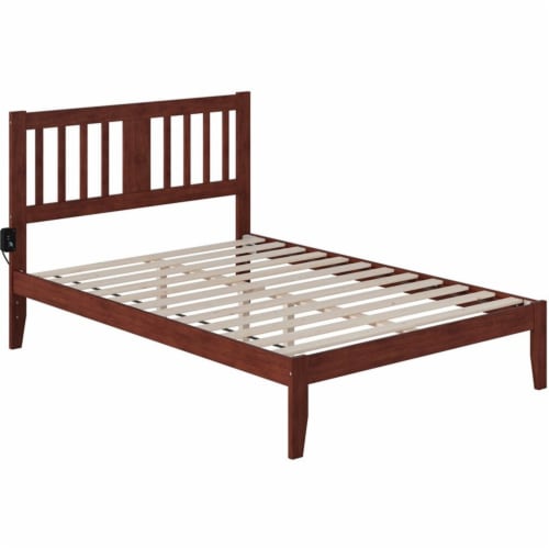 Bowery Hill Traditional Wood Full Spindle Bed With USB Turbo Charger In